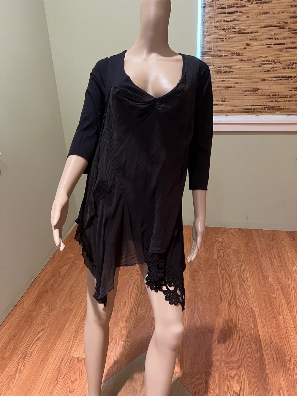 Johnny Was Black Asymmetric Lace-Hem Tunic Size L